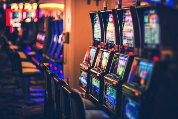 Live Three Card Poker dealer at indowin168 login studio